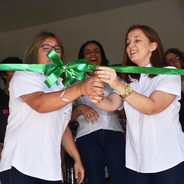 Farma Center é reinaugurada em novo endereço