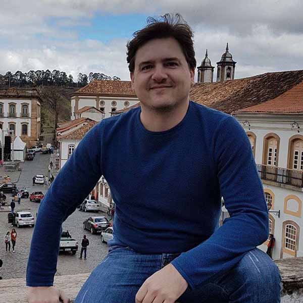 Glauber Beneli recebe os parabéns pelo seu aniversário