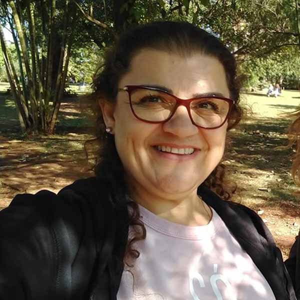 Aloma Guedes apaga velinhas nesta terça
