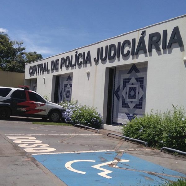 Polícia investiga diretora de escola por denúncia de violência contra crianças em Assis