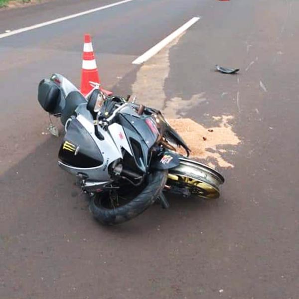 Motociclista fica ferido ao bater na traseira de carro em rodovia de Maracaí
