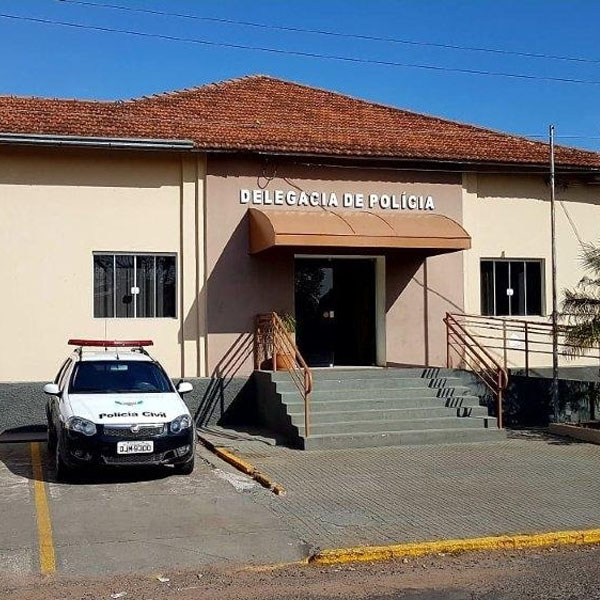 Dupla é suspeita de furtar mais de R$ 3 mil de loja de móveis em Quatá
