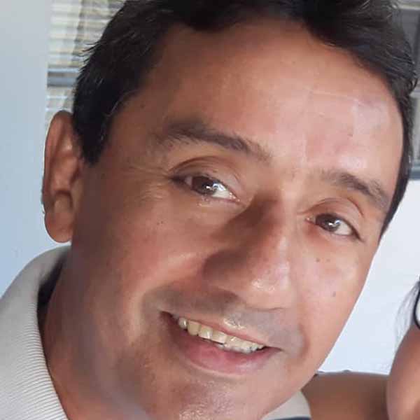 Tião Brito apaga velinhas nesta segunda