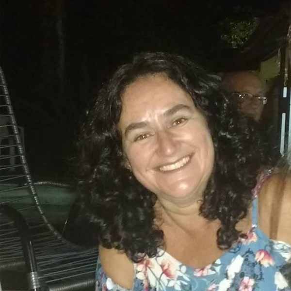 Suzane Reis recebe os parabéns pelo seu aniversário