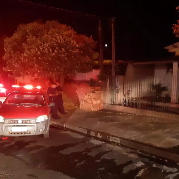 PM aposentado é suspeito de incendiar residência com duas mulheres dentro, em Martinópolis
