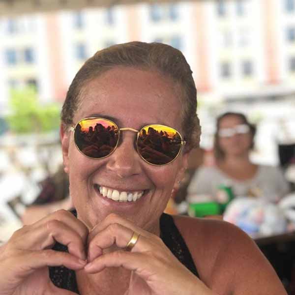 Luciane Rezende apaga velinhas nesta quarta