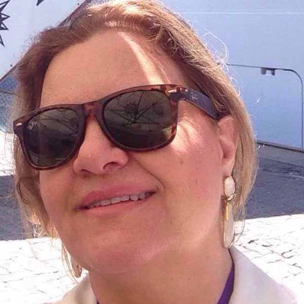 Rosane Garms recebe os parabéns pelo seu aniversário