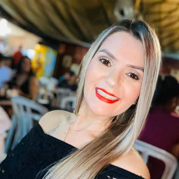 Karina Alvarenga apaga velinhas nesta quinta