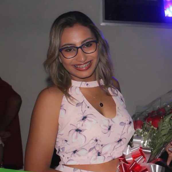 Daniele Emereciana apaga velinhas neste domingo