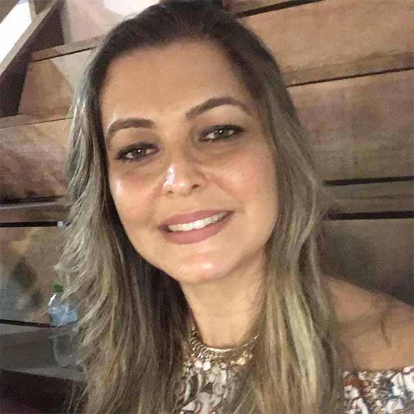 Ana Isaura completa idade nova
