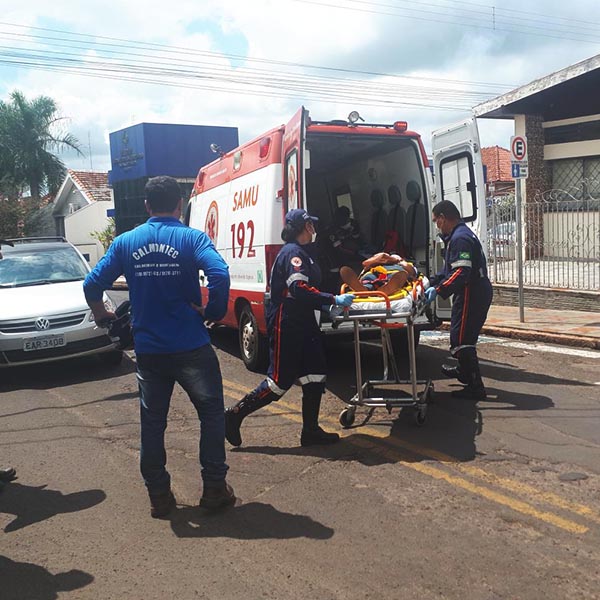 Motorista colide em moto e foge sem prestar socorro à vítima