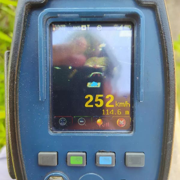 Moto é flagrada a 252 km/h na Rodovia Assis Chateaubriand, em Martinópolis