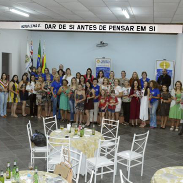 Rotary faz entrega de cadeiras de rodas e presta homenagem pelo Dia Internacional da Mulher