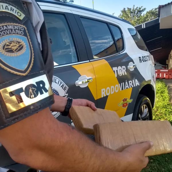 Polícia Rodoviária apreende tabletes de maconha em banheiro de ônibus em Assis