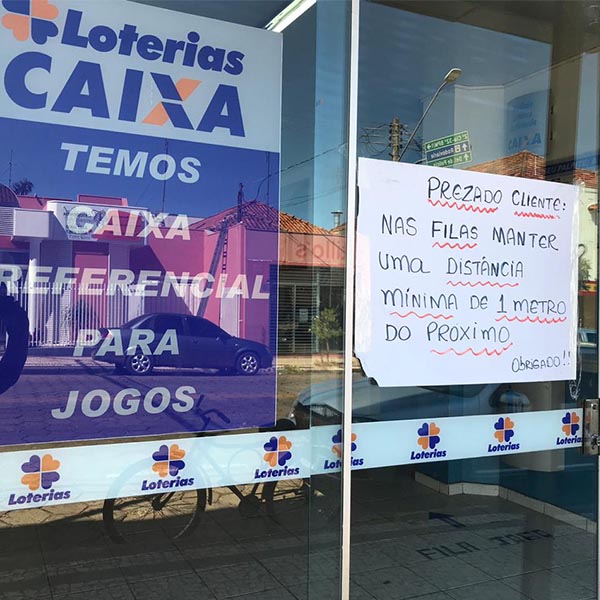 Em filas, MS recomenda distância de dois metros para quem não estiver usando máscara