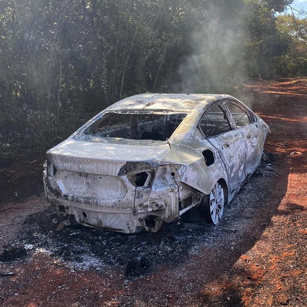 Paraguaçuense é roubado e tem carro incendiado em Cândido Mota