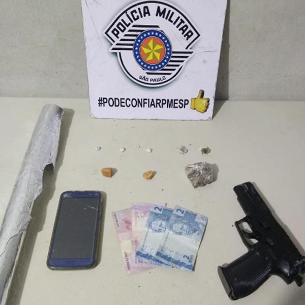 Drogas e simulacro de arma de fogo são apreendidos em imóvel em Paraguaçu Paulista