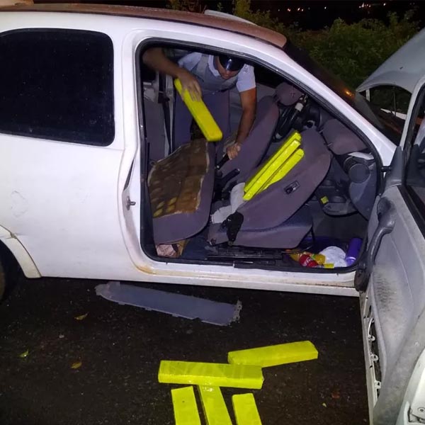 Mulheres são presas com tabletes de maconha escondidos dentro de carro em rodovia de Assis