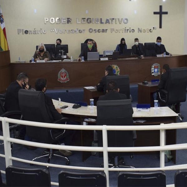 Câmara aprova projetos da prefeita durante Sessão Extra