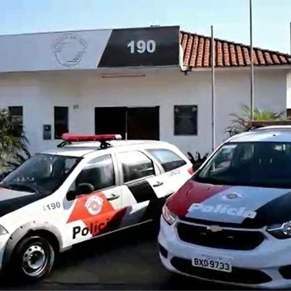 Homem é preso em Quatá após ameaçar por fogo na casa com mãe dentro