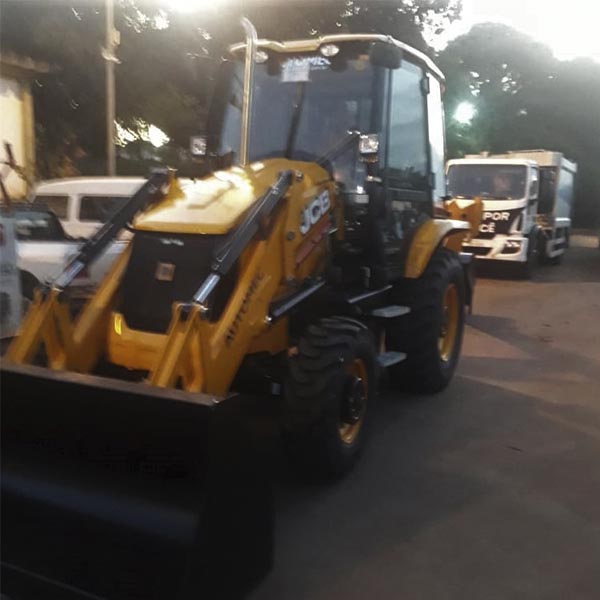 Paraguaçu recebe retroescavadeira do programa Frota Agro-Cidadania