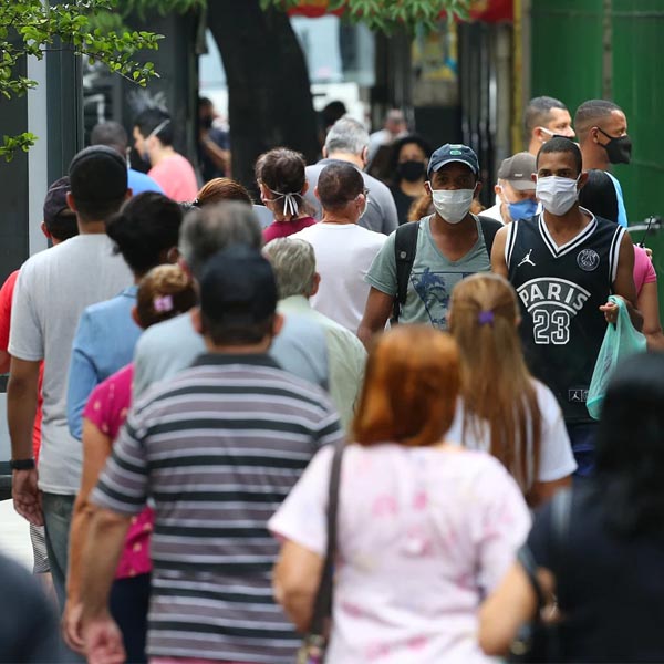 Governo de SP amplia abertura do comércio para 8 horas