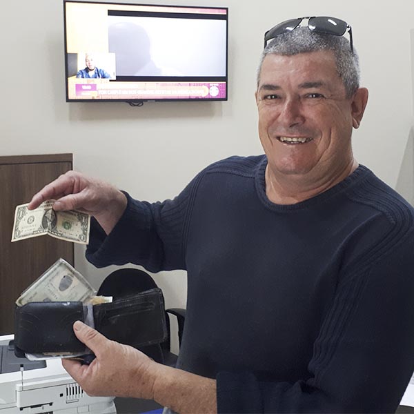 Paraguaçuense perde carteira e a encontra ao ir à delegacia registrar ocorrência do desaparecimento