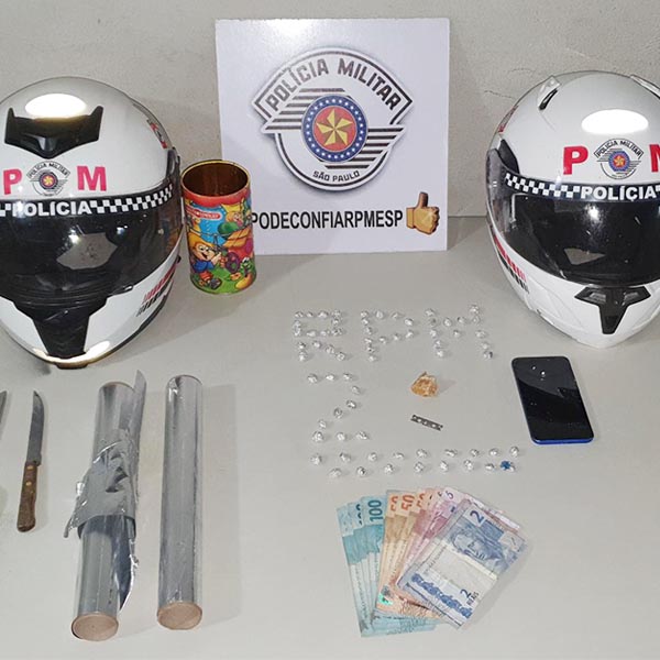 PM prende quatro pessoas após serem flagrados embalando drogas em Paraguaçu Paulista