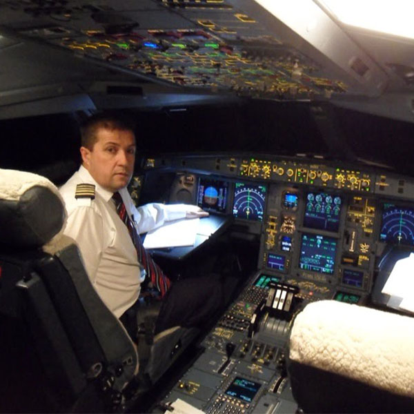 Paraguaçuense encerra profissão pilotando maior aeronave do mundo