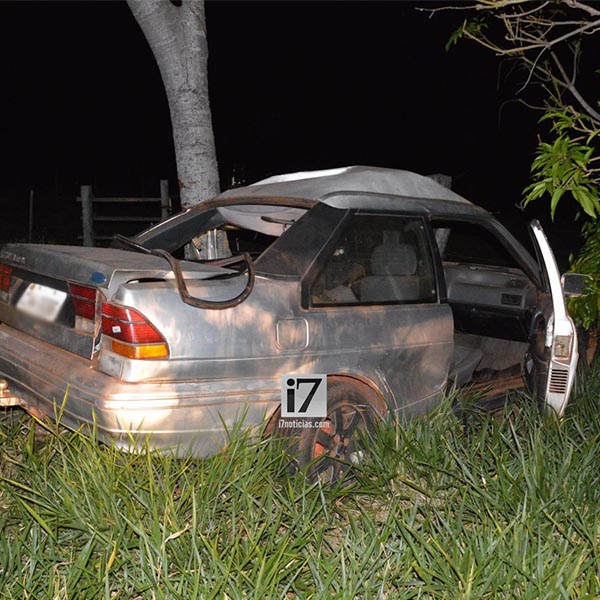 Veículo colide contra árvore após motorista perder o controle da direção na rodovia Paraguaçu/Borá