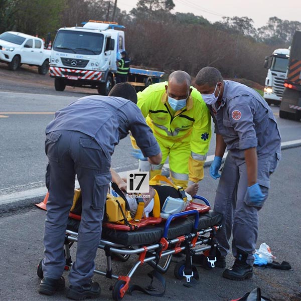 Motociclista é resgatada após ser colidida por carro na rodovia Paraguaçu/Assis
