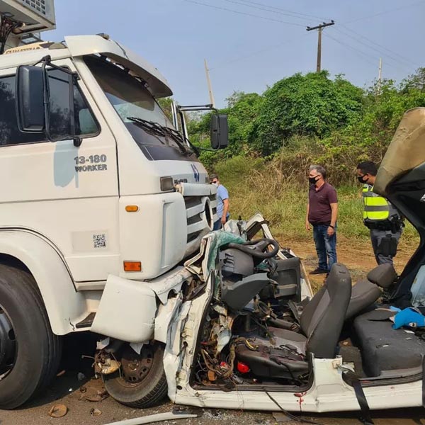 Carro de Maracaí se envolve em acidente que matou duas pessoas na rodovia Rancharia/Bastos