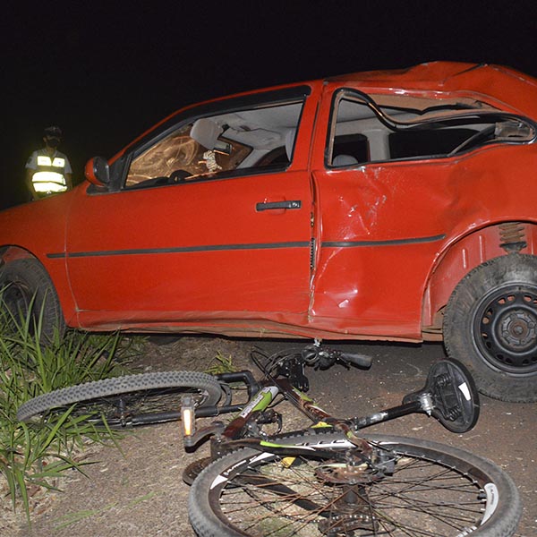 Casal de ciclista é atropelado por carro desgovernado em rodovia de Paraguaçu Paulista