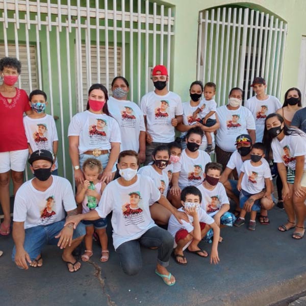 Família e amigos fazem homenagem para jovem falecido após acidente de bicicleta