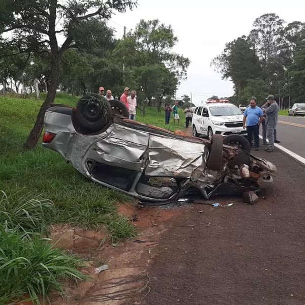 Homem morre após carro capotar em vicinal entre Assis e Platina