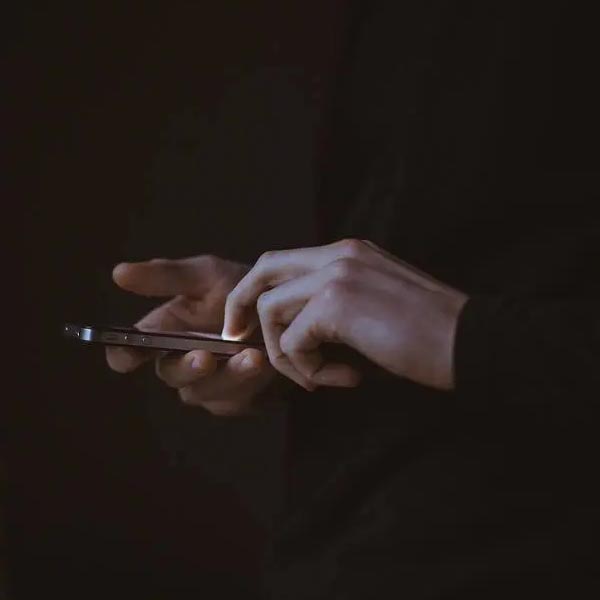 Será que você deve fazer uma desintoxicação digital?