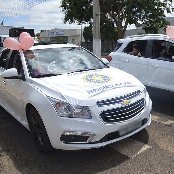 Clubes de serviços fazem carreata com o tema 'Outubro Rosa o ano inteiro'