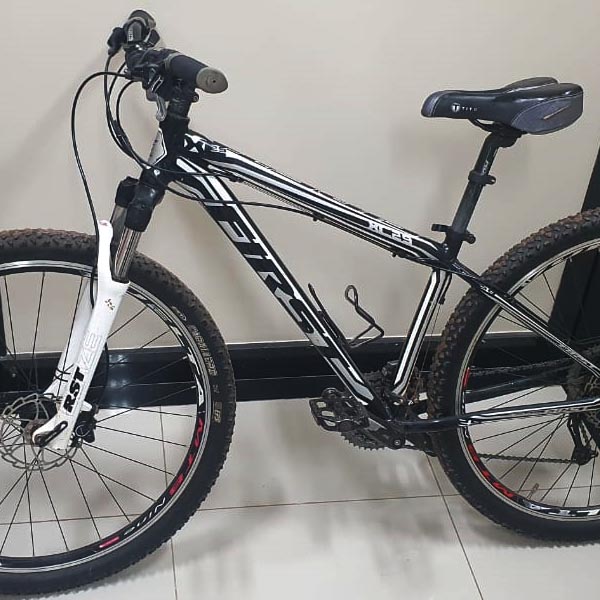 Homem furta bicicleta e vai parar atrás das grades