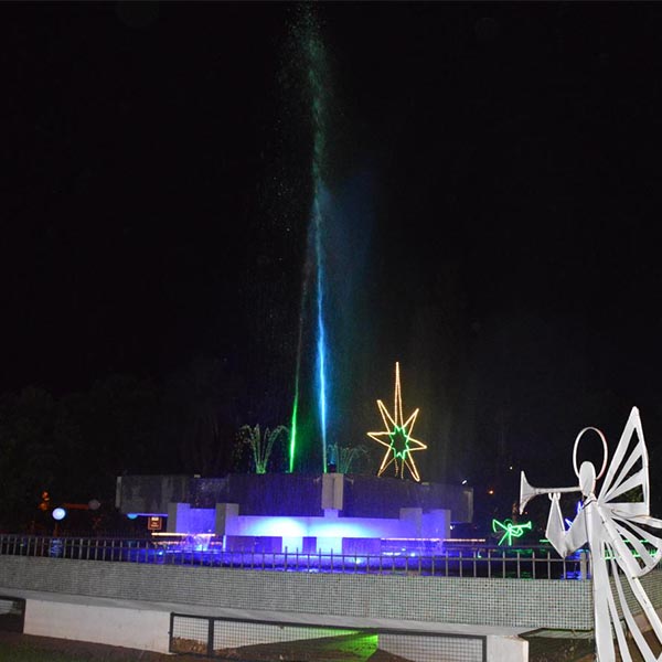 Praça da Fonte Luminosa e Praça da Matriz ganham decoração natalina