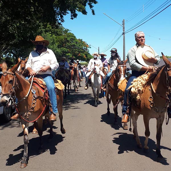 Familiares e amigos se despedem do locutor e radialista Zé Alexandre
