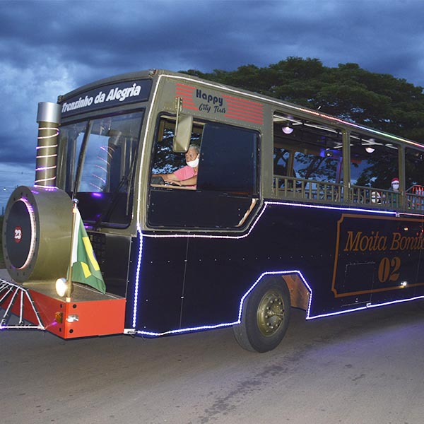 Carreata do Papai Noel percorre principais ruas de Paraguaçu Paulista