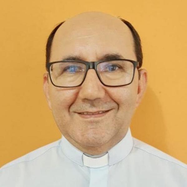 Padre morre vítima de Covid e é enterrado em Marília