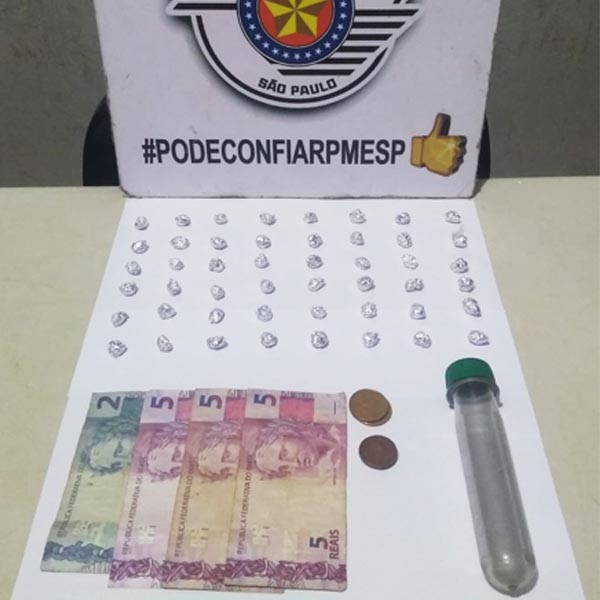 Quase 50 pedras de crack são encontradas na cueca de homem em Paraguaçu