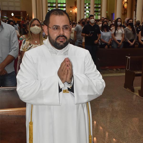 Paraguaçuense é ordenado diácono durante celebração em Assis