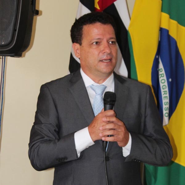 Reeleito, Marcelo Pecchio toma posse como Prefeito de Quatá