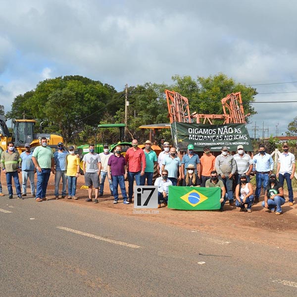 'Tratoraço' é realizado em Paraguaçu Paulista contra o aumento de impostos