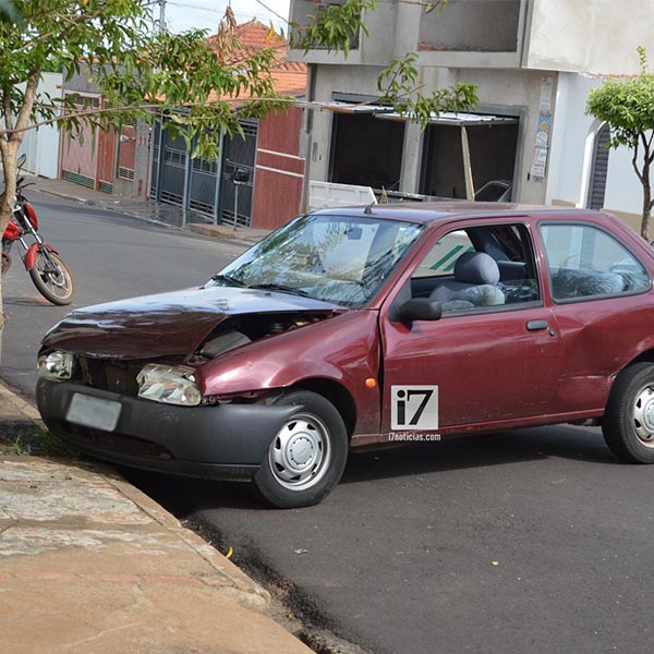Cruzamento de inúmeros acidentes tem mais duas colisões registradas
