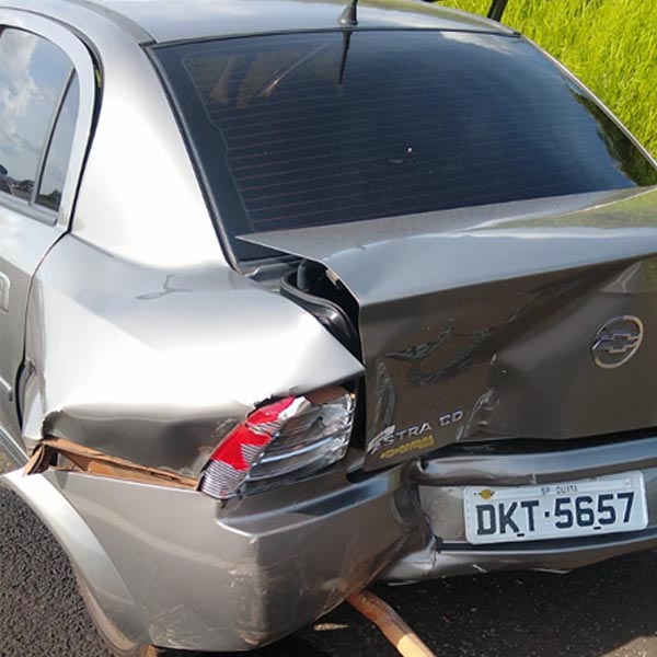 Motorista foge e abandona carro após ocasionar engavetamento na rodovia Paraguaçu/Assis