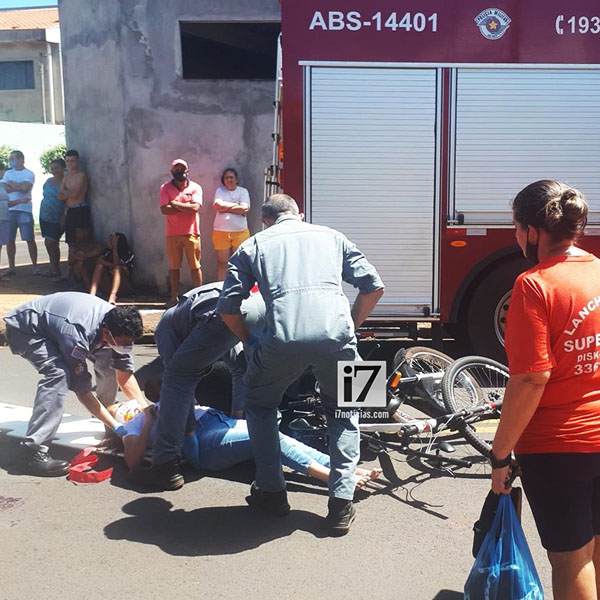 Motociclista e ciclista ficam feridas após colisão no centro de Paraguaçu