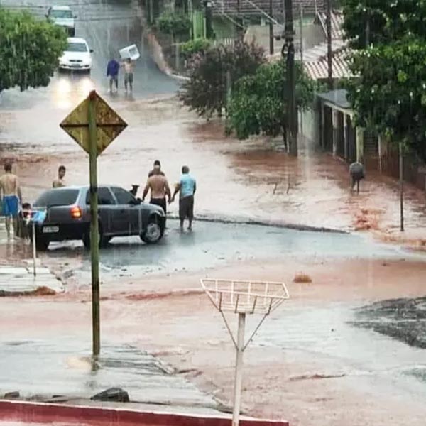 Prefeitura decreta estado de calamidade pública após chuva que causou estragos em Maracaí